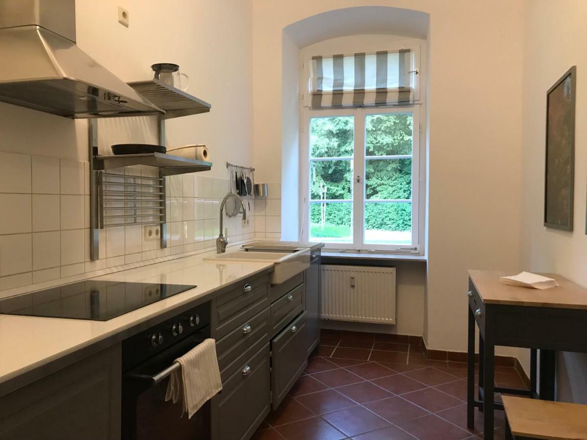 Elegantes Gaesteapartment Verano In Schloss Und Hofgut Langenzell Wiesenbach Exterior photo